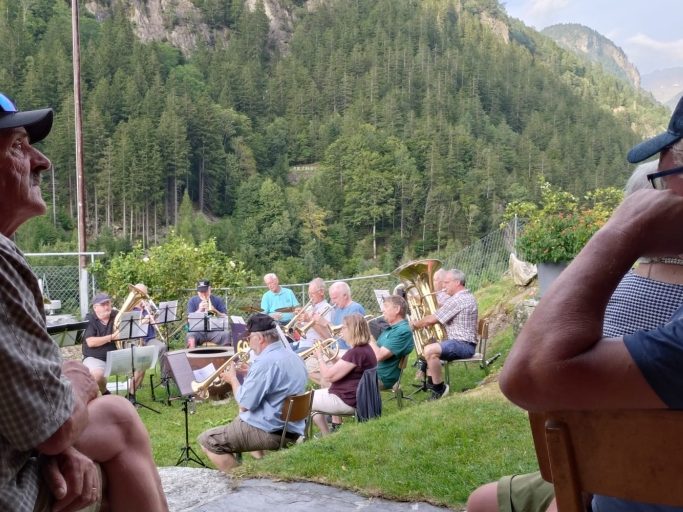Ständchen in Bristen, Fliggholtärä