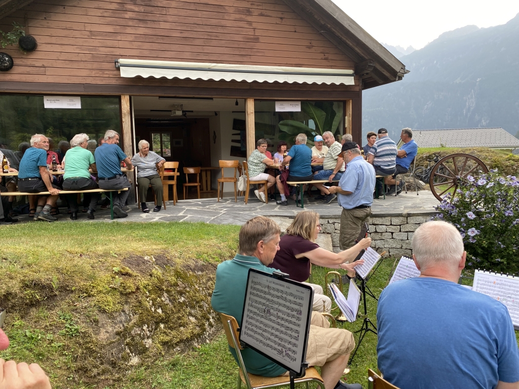 Ständchen in Bristen, Fliggholtärä
