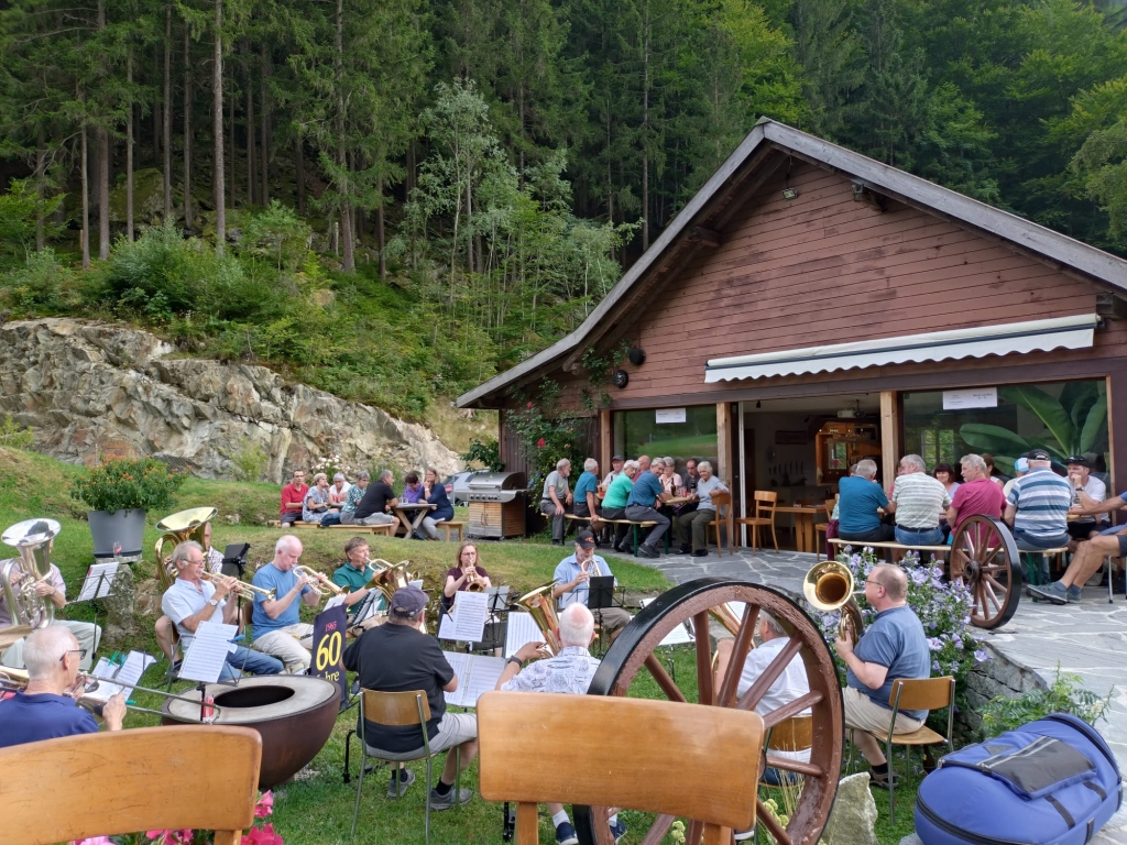 Ständchen in Bristen, Fliggholtärä